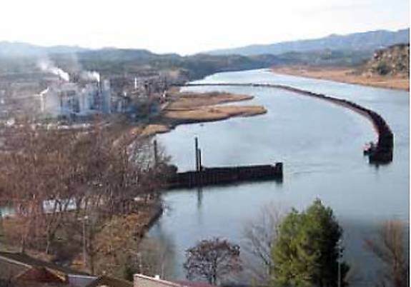 Decontamination of the reservoir of Flix.